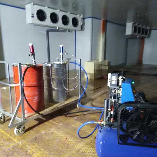 聚氨酯噴涂設(shè)備冷庫(kù)保溫施工