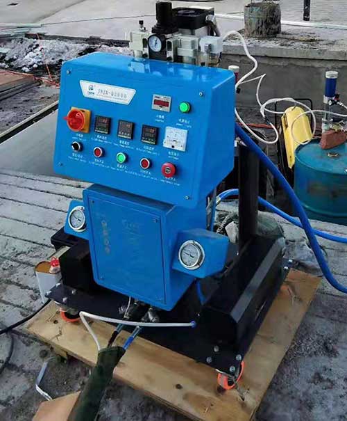 冷庫保溫噴涂聚氨酯發(fā)泡機(圖2) Q2600聚氨酯發(fā)泡機